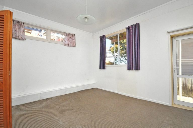 Photo of property in 2/390 Glenfield Road, Glenfield, Auckland, 0629
