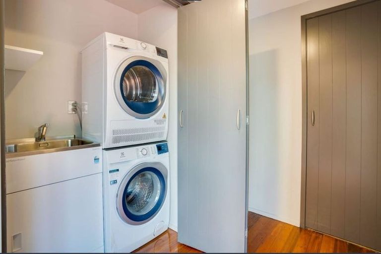 Photo of property in 40 Marine Parade, Macandrew Bay, Dunedin, 9014