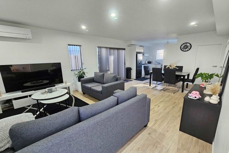 Photo of property in 12 Eileen Newey Place, Henderson, Auckland, 0612