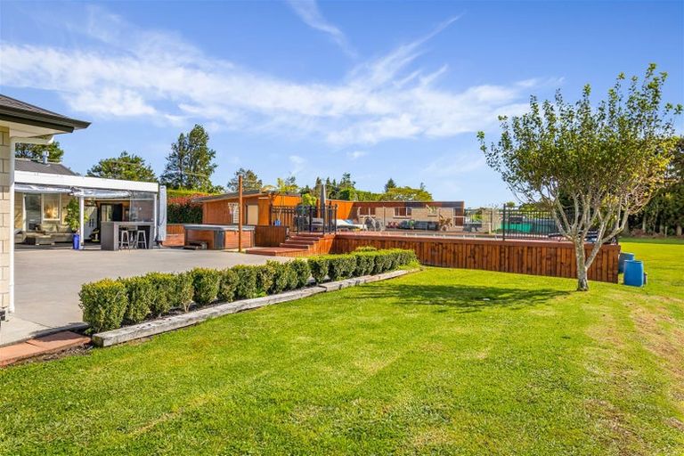 Photo of property in 773 Waitakere Road, Kumeu, 0891