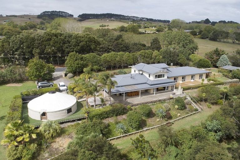 Photo of property in 1034 Peak Road, Helensville, 0875