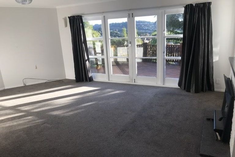 Photo of property in 39 Lowry Crescent, Stokes Valley, Lower Hutt, 5019