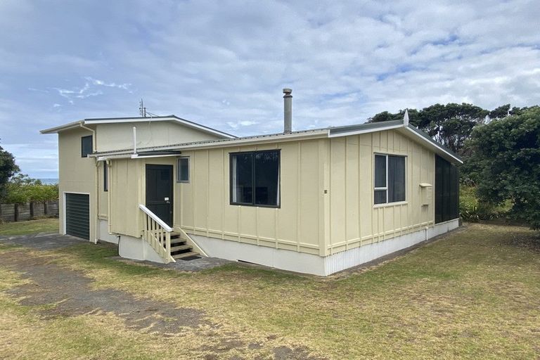 Photo of property in 12 Point Road, Mokau, 4376