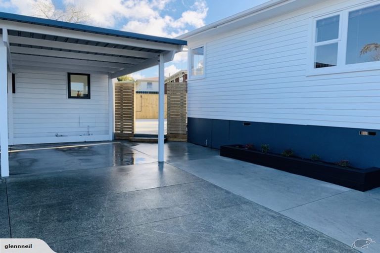 Photo of property in 2 Justin Place, Te Atatu Peninsula, Auckland, 0610