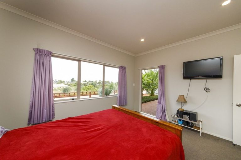 Photo of property in 116 Ruapehu Drive, Fitzherbert, Palmerston North, 4410