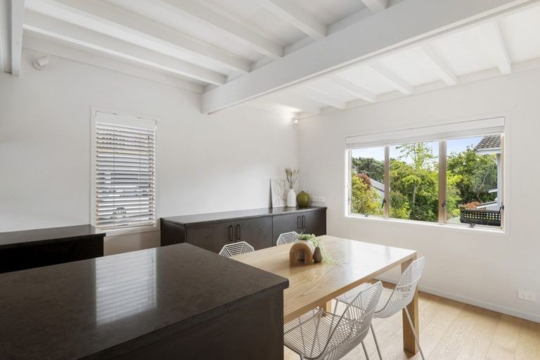 Photo of property in 2/5 Eversleigh Road, Belmont, Auckland, 0622