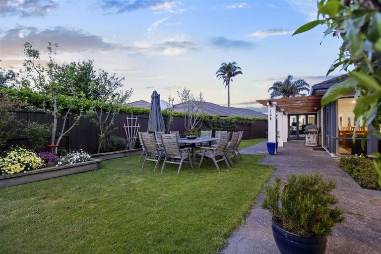 Photo of property in 24 Saint Heliers Place, Papamoa Beach, Papamoa, 3118