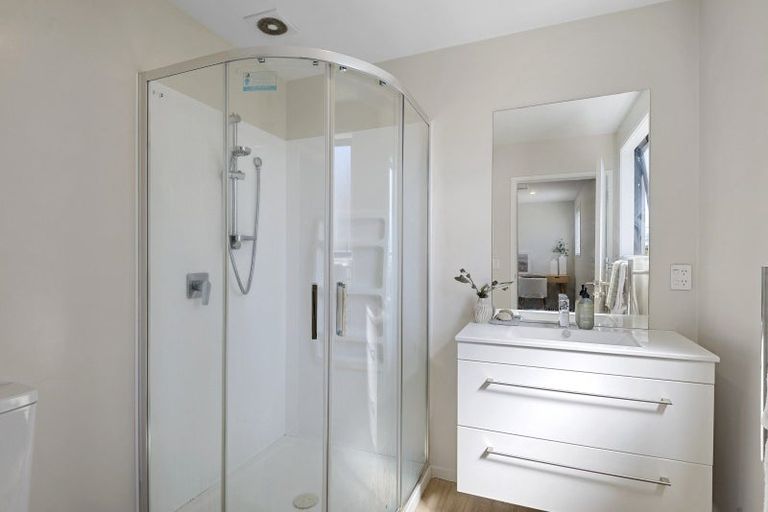 Photo of property in 2/21 Hills Road, Edgeware, Christchurch, 8013