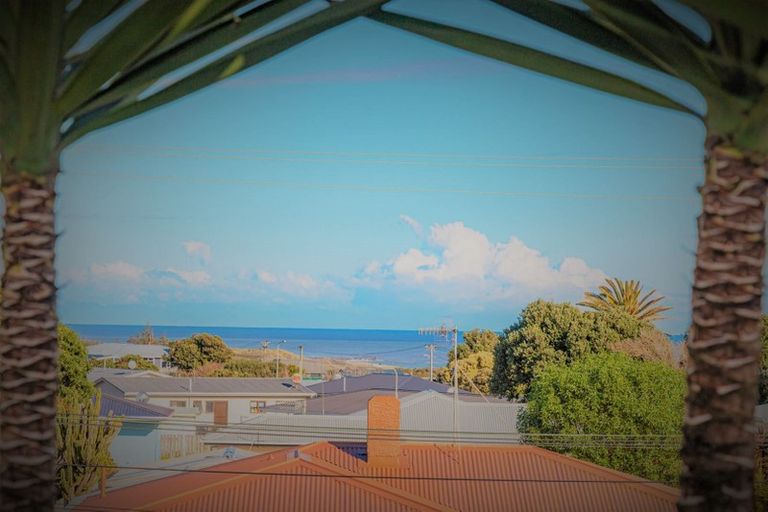 Photo of property in 15 Waitote Street, Castlecliff, Whanganui, 4501