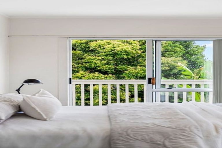 Photo of property in 42 Grenada Avenue, Forrest Hill, Auckland, 0620