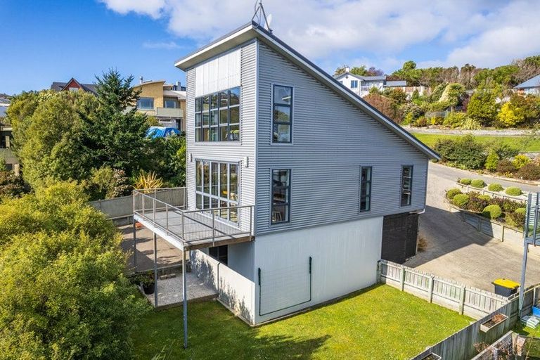 Photo of property in 6a Portland Place, Shiel Hill, Dunedin, 9013