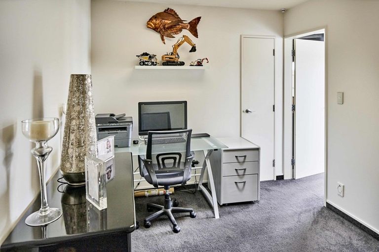 Photo of property in 17 Paremata Drive, Paremata, Porirua, 5024