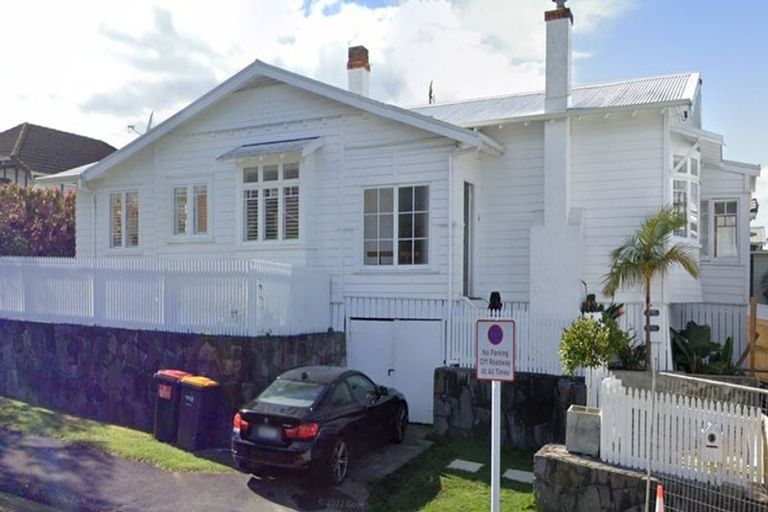 Photo of property in 6 Belle Vue Avenue, Northcote Point, Auckland, 0627