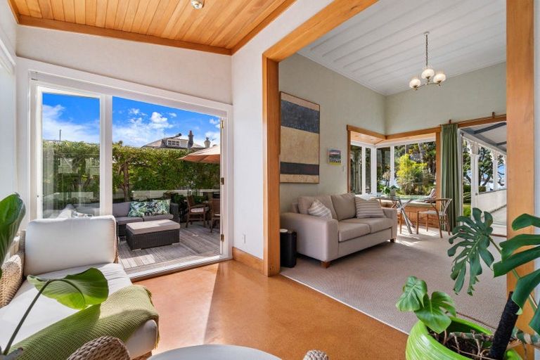 Photo of property in 42 King Edward Parade, Devonport, Auckland, 0624