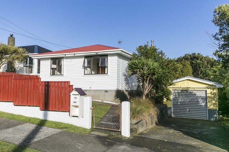 Photo of property in 76 Taylor Terrace, Tawa, Wellington, 5028