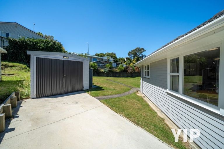 Photo of property in 54 Batchelor Street, Newlands, Wellington, 6037