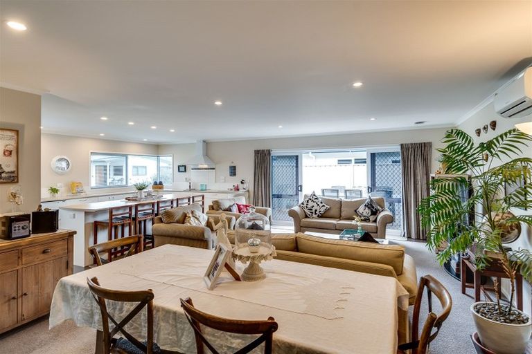 Photo of property in 1111b Karamu Road North, Mayfair, Hastings, 4122