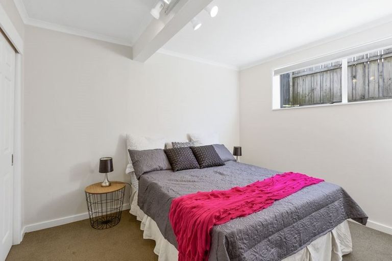 Photo of property in 1/31 Verran Road, Birkenhead, Auckland, 0626