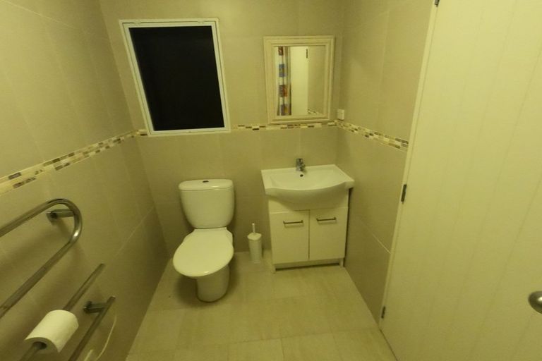 Photo of property in 48a Beaubank Road, Kelston, Auckland, 0602