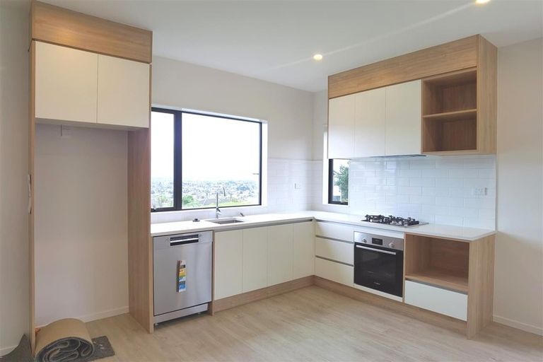 Photo of property in 10 Crestview Rise, Papakura, 2110