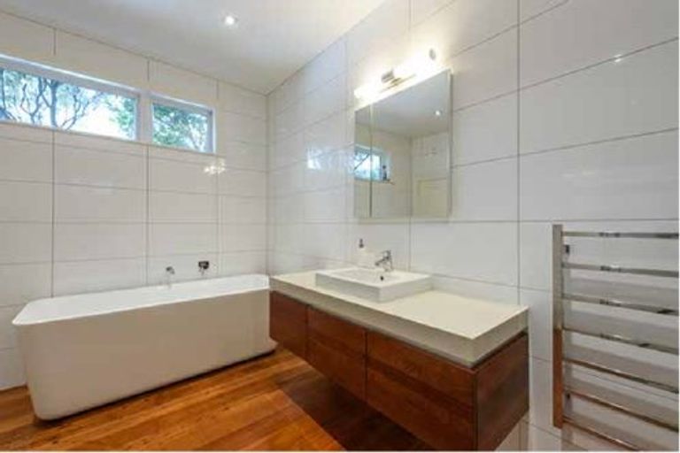 Photo of property in 8a Central Terrace, Kelburn, Wellington, 6012