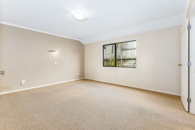 Photo of property in 92 Navigation Drive, Whitby, Porirua, 5024