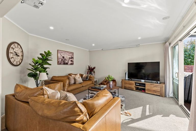 Photo of property in 23 Heta Road, Highlands Park, New Plymouth, 4312