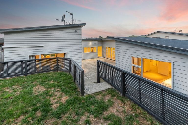 Photo of property in 18 Dusky Crescent, Aotea, Porirua, 5024