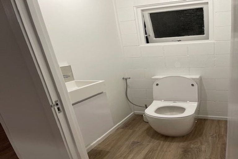 Photo of property in 4 Chatswood Grove, Chatswood, Auckland, 0626