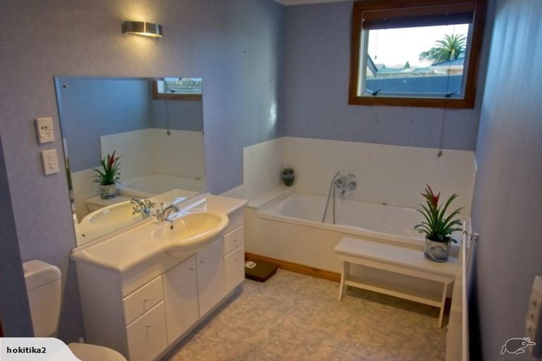 Photo of property in 102 Gibson Quay, Hokitika, 7810