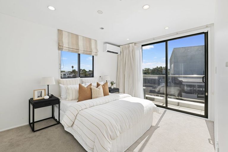 Photo of property in Mon Desir Apartments, 5/175h Hurstmere Road, Takapuna, Auckland, 0622