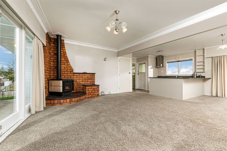 Photo of property in 175 Waimumu Road, Massey, Auckland, 0614