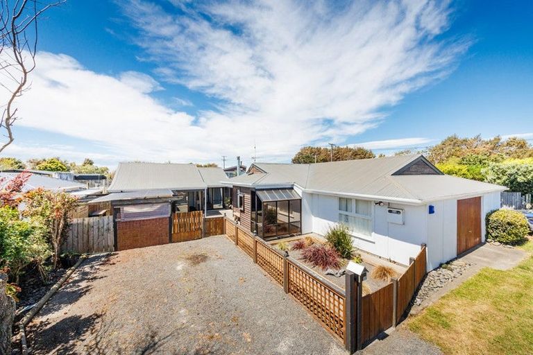 Photo of property in 11 Koura Street, Tangimoana, 4822