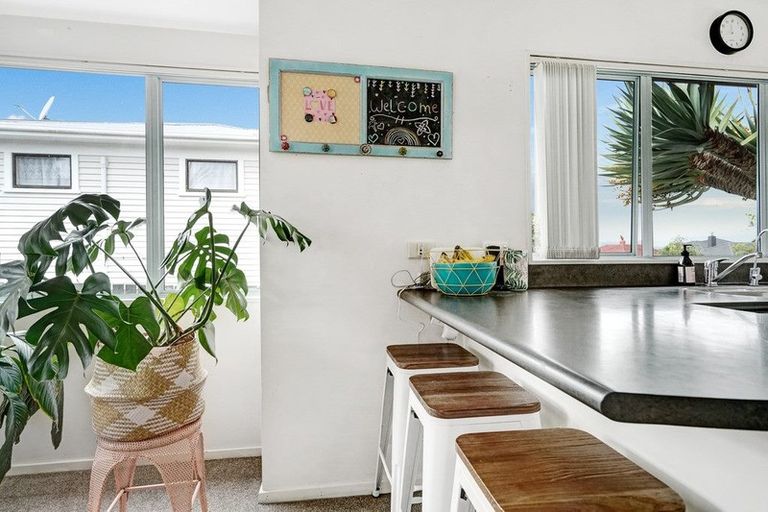 Photo of property in 4 Tiroroa Avenue, Te Atatu South, Auckland, 0610