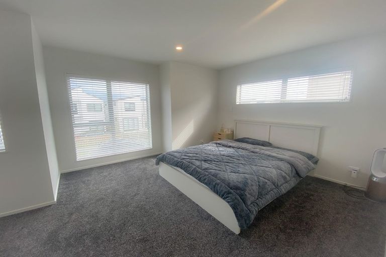 Photo of property in 102 Bellbird Street, Papakura, 2110