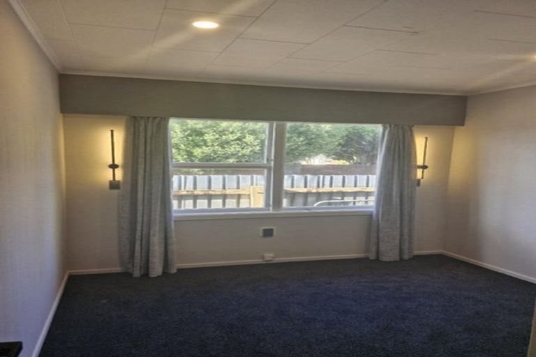 Photo of property in 11 Julian Place, Westown, New Plymouth, 4310