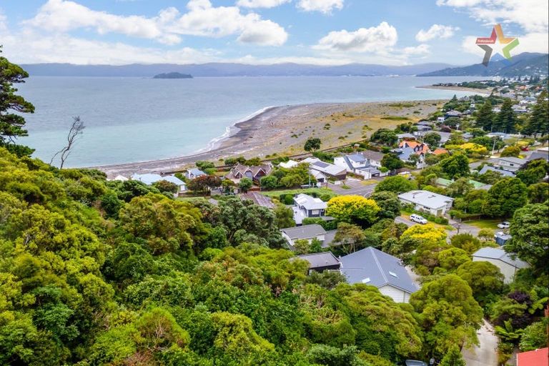 Photo of property in 8f Tawa Street, Eastbourne, Lower Hutt, 5013