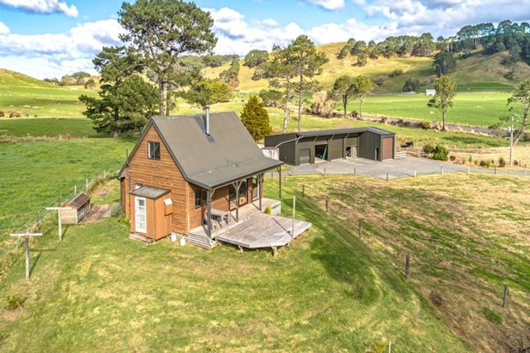 Photo of property in 64 Lees Road, Hahei, Whitianga, 3591