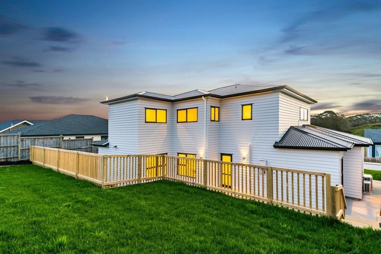 Photo of property in 4 Franheim Crescent, Orewa, 0931