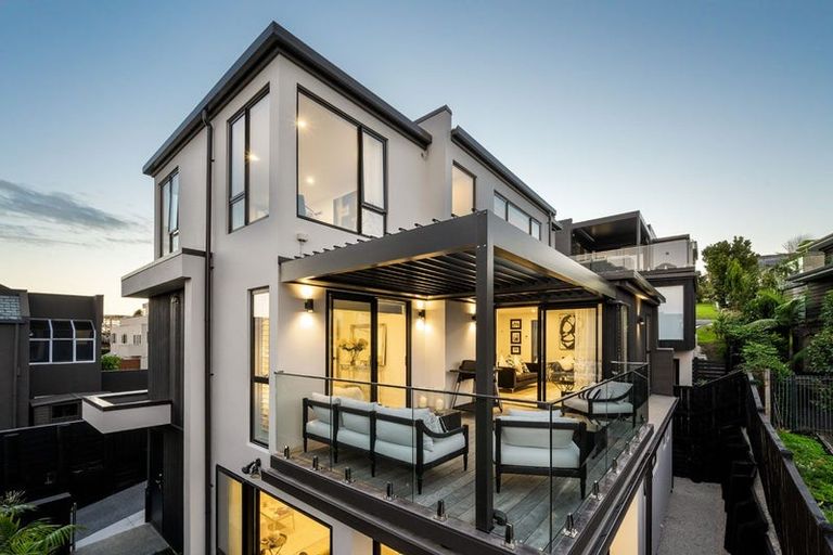 Photo of property in 18a Marama Street, Castor Bay, Auckland, 0620