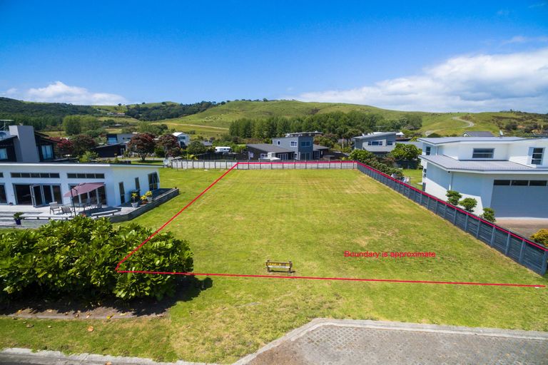 Photo of property in 20 Taumata Road, Omaha, 0986