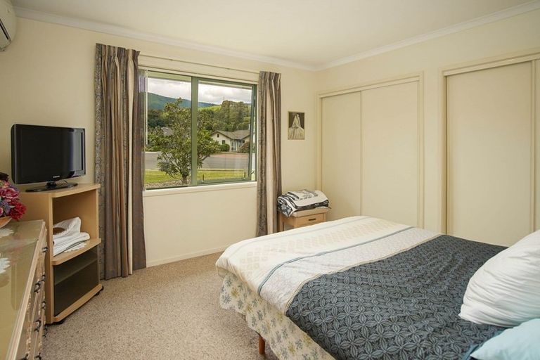 Photo of property in 21 Woodstock Place, Stoke, Nelson, 7011