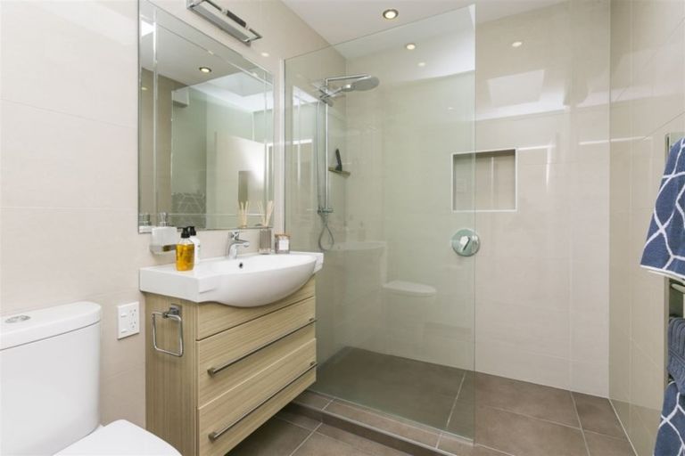 Photo of property in 1 Lanark Way, Northland, Wellington, 6012