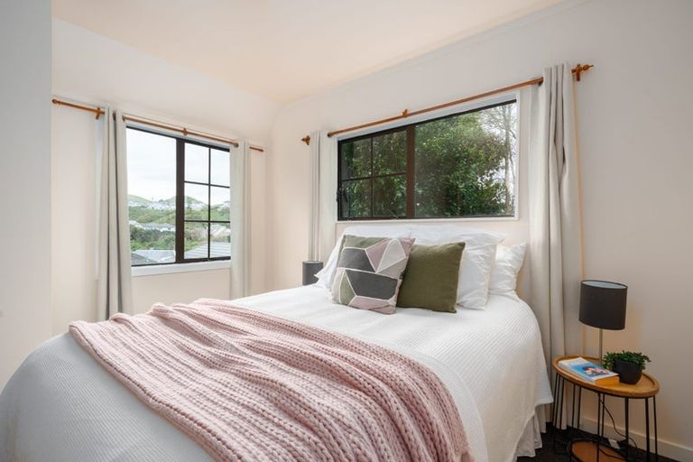 Photo of property in 6 Ellwood Place, Churton Park, Wellington, 6037