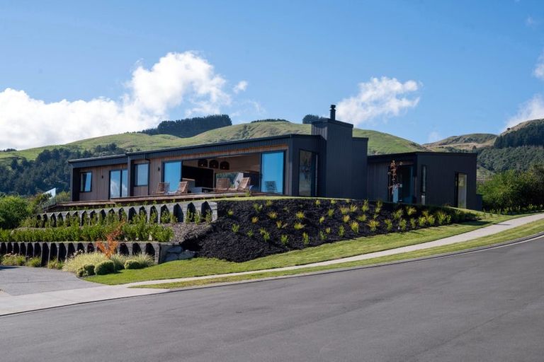 Photo of property in 16 Olsen Place, Kinloch, 3385