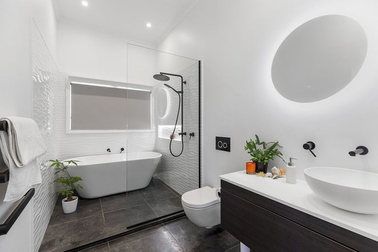 Photo of property in 13 Nevay Road, Miramar, Wellington, 6022