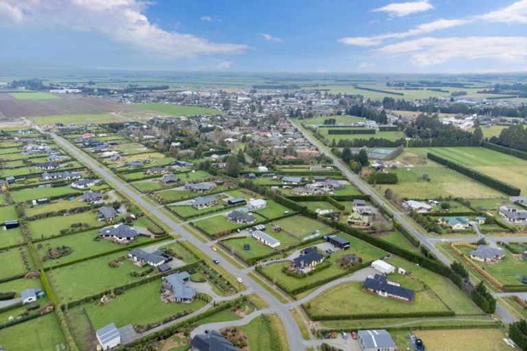 Photo of property in 28 Landsborough Drive, Darfield, 7571