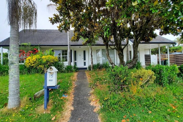 Photo of property in 15 Whiteacres Drive, Sunnyhills, Auckland, 2010