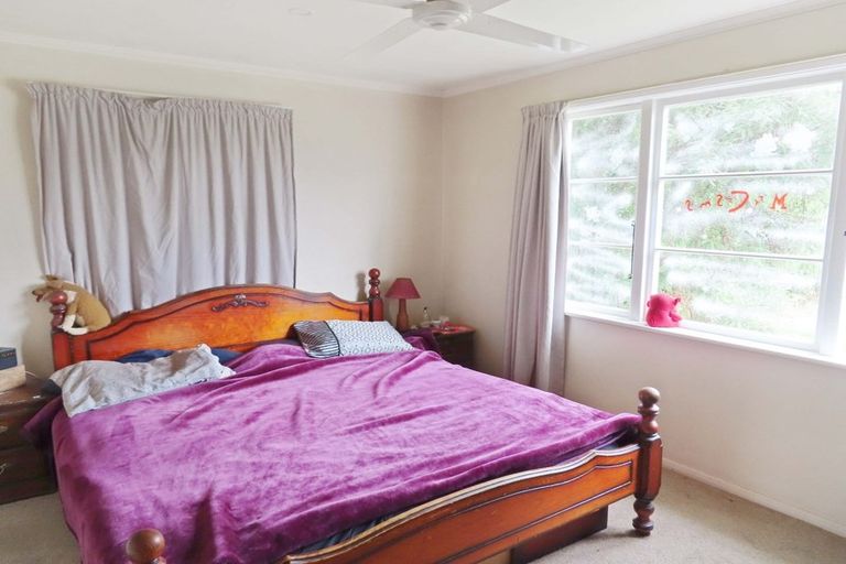 Photo of property in 77 Horoeka Street, Stokes Valley, Lower Hutt, 5019