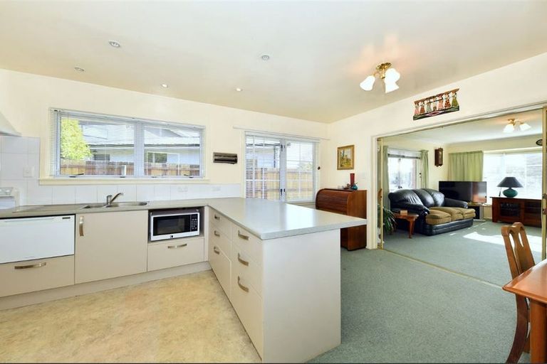 Photo of property in 1/9 Lombard Place, Avonhead, Christchurch, 8042